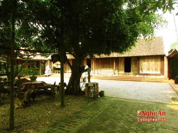 Với khoảng 15 ngôi nhà cổ vẫn còn được lưu giữ lại đến ngày nay, làng cổ Phước Tích mang những giá trị quan trọng không chỉ về mặt lịch sử mà còn về mặt kiến trúc và văn hóa.