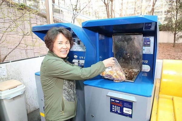 Hệ thống thùng rác thu phí tự động đã giúp cắt giảm lượng rác thải đáng kể ở Hàn Quốc.