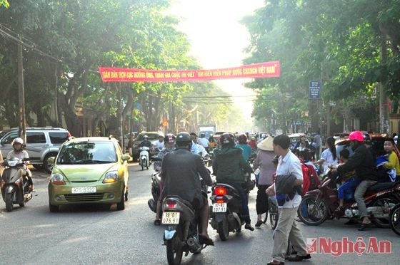 Đường Đinh Công Tráng thường xuyên ùn tắc trước khi phân luồng đường 1 chiều