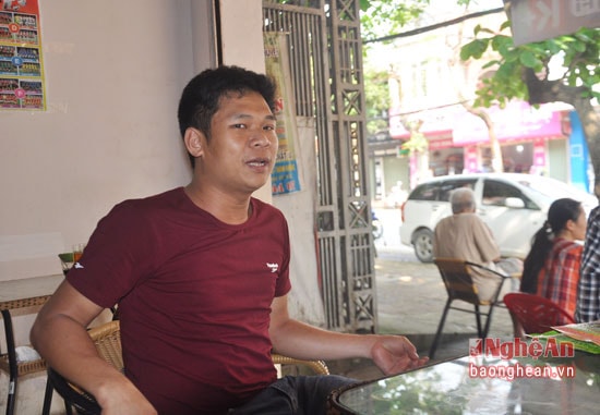 Nguyễn Văn Anh Long chủ quán cà phê số 49 ( Đinh Công Tráng) cho rằng triển khai đường 1 chiều khiến công việc kinh doanh của các hộ dân ế ẩm nên kiến nghị chỉ thực hiến cấm giờ cao điểm hoặc cấm ô tô