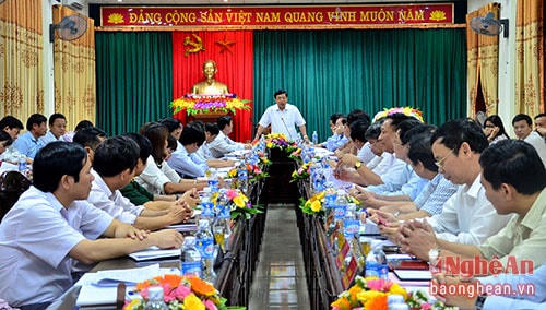Đồng chí Nguyễn Xuân Đường - Phó Bí thư Tỉnh ủy, Chủ tịch UBND tỉnh chủ trì buổi làm việc.