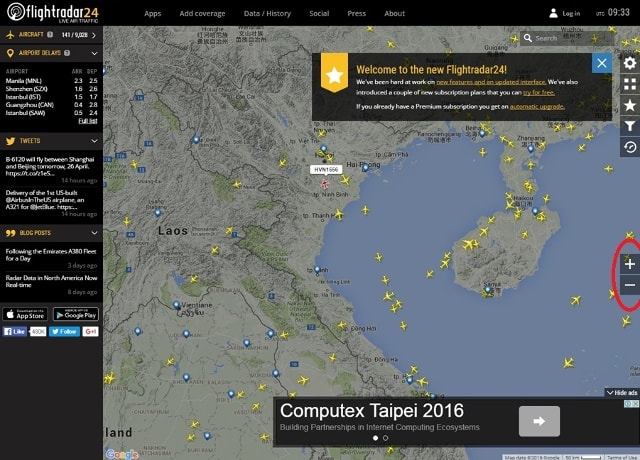 Theo dõi chuyến bay của người thân trên trời: Vào địa chỉ flightradar24.com rồi zoom và dịch bản đồ đến vùng trời mong muốn. Để zoom chúng ta có thể bấm nút + và - bên cạnh hoặc lăn chuột lên xuống. Sẽ có rất nhiều biểu tượng máy bay đang bay trên bầu trời và chúng ta có thể chọn để xem thông tin chuyến bay.