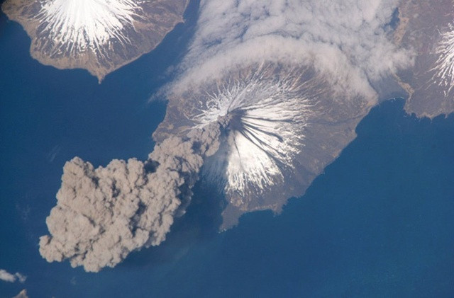 Núi lửa Cleveland, quần đảo Aleut, Alaska.