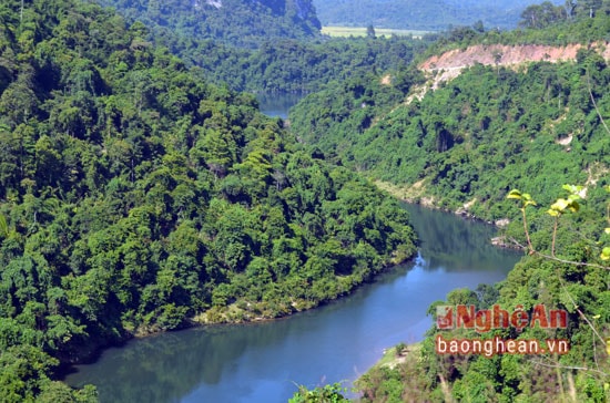 Dòng sông Giăng uốn lượn đẹp thơ mộng.