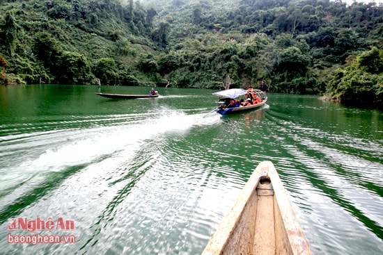 Lòng hồ thuỷ điện bản Vẽ (Tương Dương)