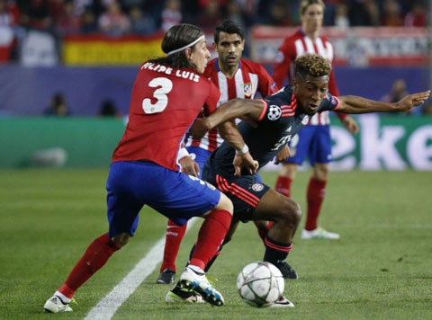 Lối chơi áp sát quyết liệt của Atletico khiến Bayern gặp rất nhiều khó khăn. 