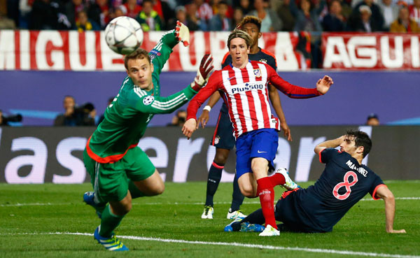 Fernando Torres và tình huống suýt nâng tỉ số lên 2-0.