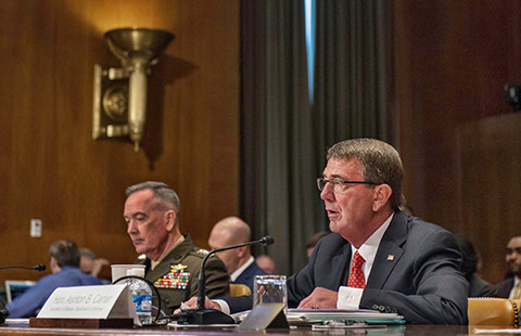 Ngày 27-4, trình bày trước Tiểu ban Ngân sách quốc phòng Thượng viện, Bộ trưởng Quốc phòng Ashton Carter xác định năm đe dọa gồm Nga, Trung Quốc, Iran, Triều Tiên và khủng bố. Ảnh: BỘ QUỐC PHÒNG MỸ