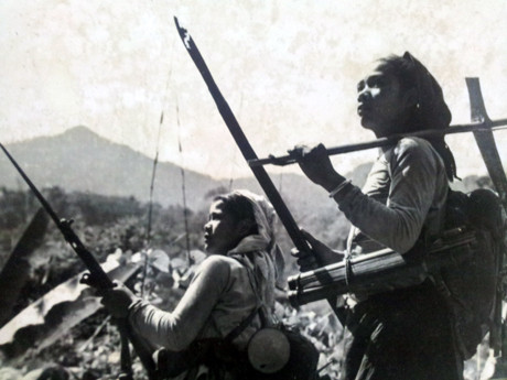 Dân quân của tộc người Đan Lai (huyện Con Cuông) - kiên cường chiến đấu bảo vệ quê hương.