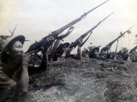 Dân quan xã Diễn Hùng (huyện Diễn Châu) dùng súng bộ binh bắn rơi máy bay phản lực Mỹ.