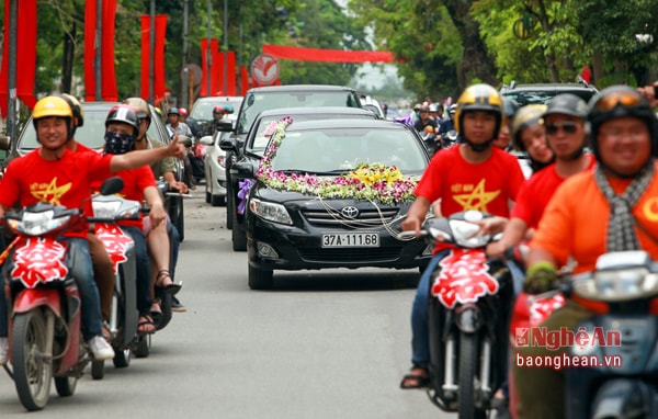 Các phượt thủ là sinh viên đến từ các trường đại học, cao đẳng khác trên địa bàn, trong đó chủ yếu là trường Đại học Vinh