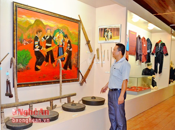 Khu trưng bày nhạc cụ truyền thống các dân tộc tại Bảo tàng Văn hóa các dân tộc huyện Quỳ Châu.  Ảnh: Thành Duy