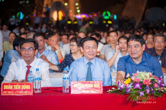 Representatives attended the opening ceremony of Cua Lo Tourism Festival 2016.