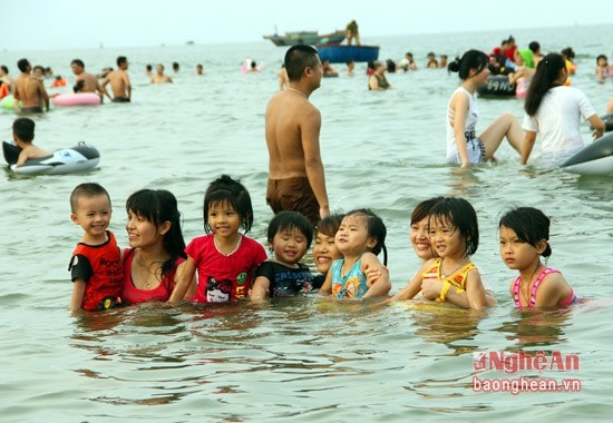 Về với Cửa Lò để được thả mình trong dòng nước mát lành.