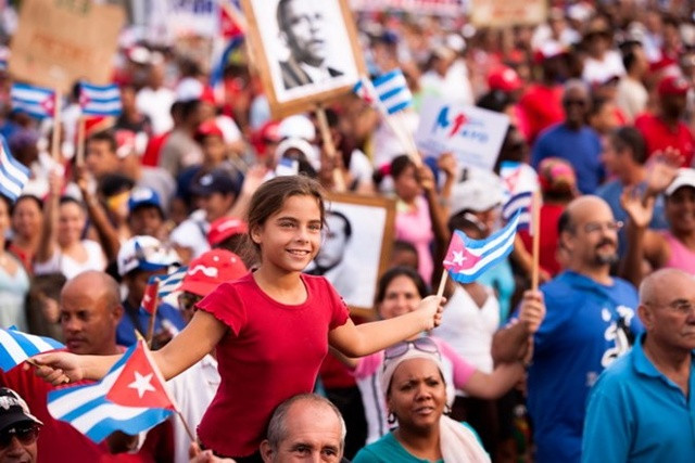 Tuần hành kỷ niệm Ngày Quốc tế Lao động tại thủ đô La Habana, Cuba ngày 1/5. (Ảnh: THX/TTXVN)