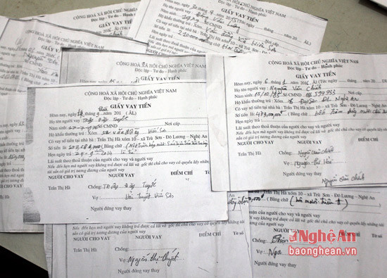 Các giấy tờ thể hiện bà Hà cho 14 người ở các xã Đại Sơn, Hiến Sơn vay số tiền khoảng 3 tỷ đồng.