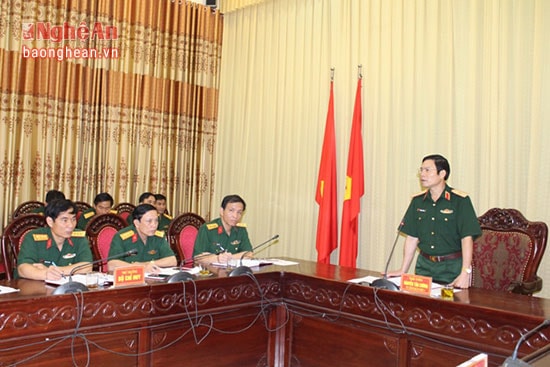 Đồng chí thiếu tướng Nguyễn Tân Cương -   Ủy viên ban chấp hành Trung ương Đảng - Tư lệnh Quân khu 4 kết luận buổi làm việc