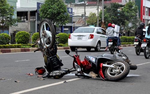 Riêng trong ngày 1/5, trên toàn quốc đã xảy ra 21 vụ tai nạn giao thông làm chết 12 người. (Ảnh minh họa: Internet)