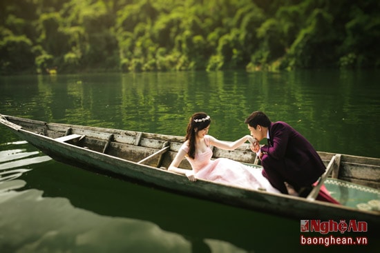 Chàng Trần Anh Dũng và nàng Nguyễn Thị Hoàng Nga (Diễn Châu) có một tình yêu thủy chung son sắt. Họ thích những chuyến du lịch kỳ thú, và Pù Mát được đôi uyên ương cùng lựa chọn để chụp hình cưới.