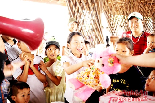 7.Thích thú tham gia các trò chơi nhận thưởng