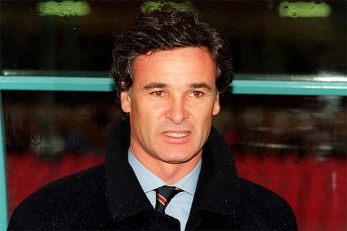 Ranieri bắt đầu được biết tới trong nghề HLV khi đưa Cagliari giành chức vô địch giải hạng ba Italy mùa 1988-1989 và giành quyền lên Serie A sau đó một năm. Bước tiến này giúp Ranieri được mời đến dẫn dắt Napoli.