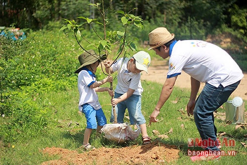 Không có gì khó khi biết giúp đỡ nhau cùng làm việc.