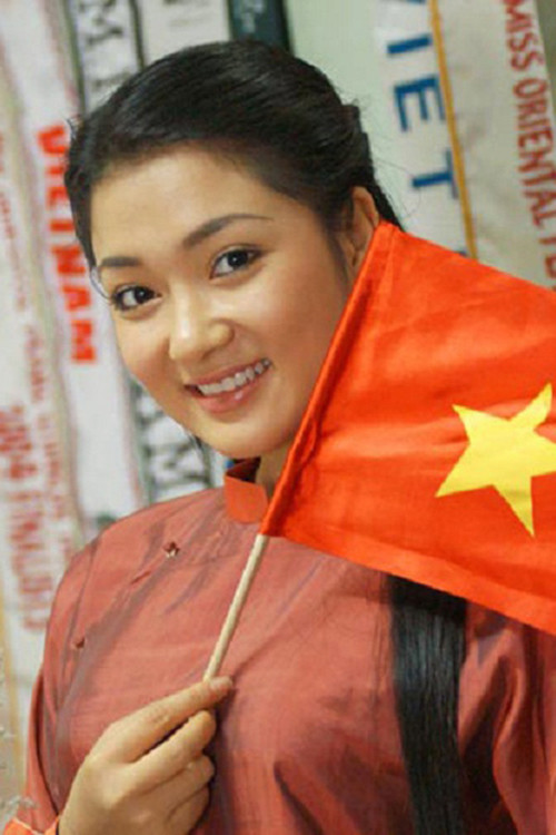 Cuối năm 2004, người đẹp đại diện Việt Nam thi Hoa hậu Thế giới. Cô đã xuất sắc vào top 15 và để lại ấn tượng cho bạn bè quốc tế về nét đẹp phúc hậu, Á Đông. 