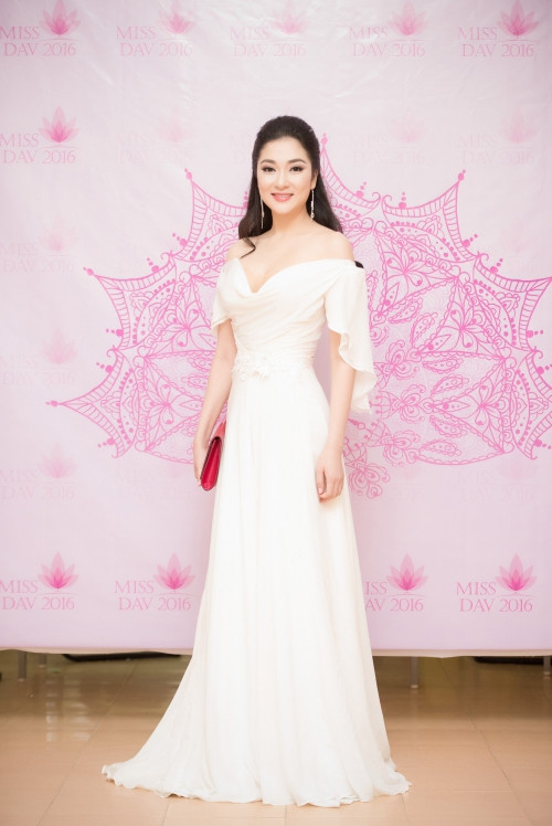Hình ảnh hiện tại của Hoa hậu Việt Nam 2004 sau 12 năm đăng quang. Cô đang quản lý một công ty truyền thông riêng. 