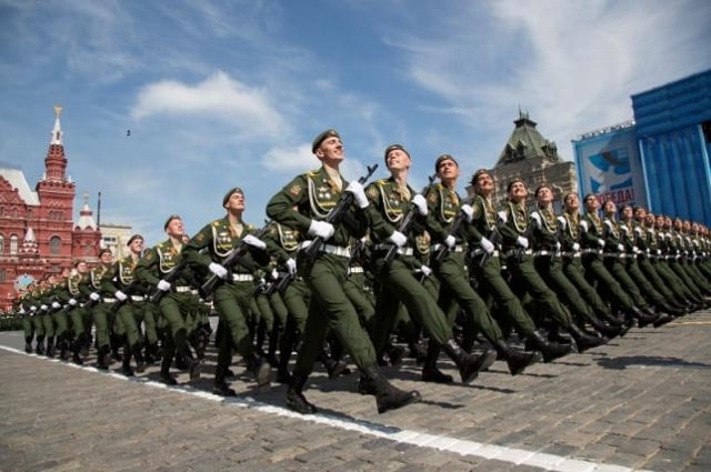 Lực lượng quân đội Nga diễu hành nhân dịp Ngày Chiến Thắng tại Quảng trường Đỏ, Moscow ngày 9/5/2015