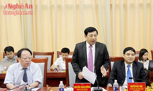 Đồng chí Nguyễn Xuân Đường - Phó Bí thư Tỉnh ủy, Chủ tịch UBND tỉnh phát biểu khẳng định Nghệ An sẽ dồn