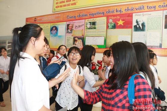Niếm phấn khích của các học sinh chuyên Pháp trường THPT chuyên Phan Bội Châu