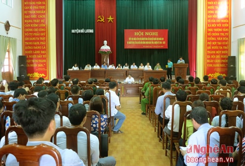 Toàn cảnh hội nghị tiếp xúc cử tri.