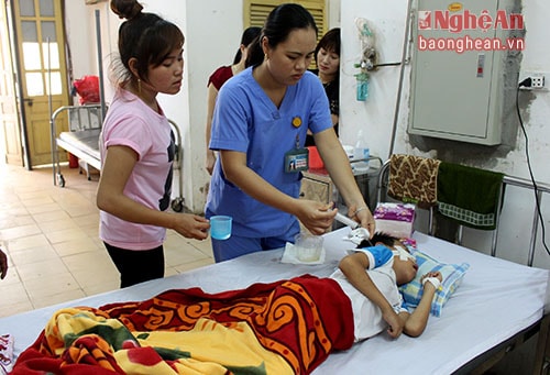 Trẻ càng nhỏ tuổi thì bệnh càng nặng do sức đề kháng yếu; để điều trị khỏi bệnh thường mất từ 15 ngày đến 1 tháng. 