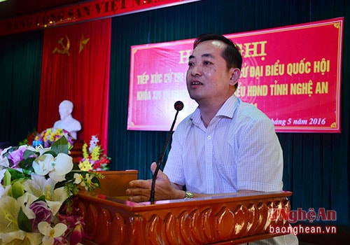 Đồng chí Nguyễn Văn Lư - Phó Bí thư Thường trực Thành ủy Vinh, ứng cử viên đại biểu HĐND tỉnh trình bày chương trình hành động.