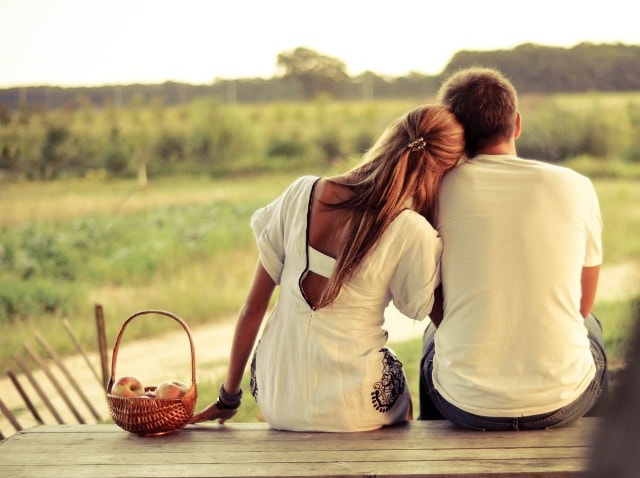 Bờ vai luôn là điểm tựa vững chắc cho phụ nữ