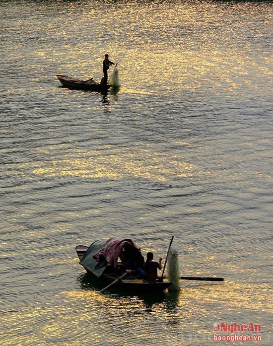 Sông Lam và những con thuyền 