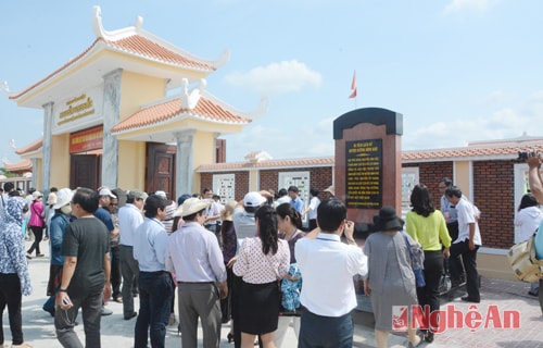 Các đại biểu tham dự Hội thảo dự khánh thành bia dẫn tích Khu di tích Bình Khê