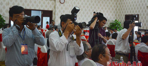 Các phóng viên tác nghiệp tại Hội thảo