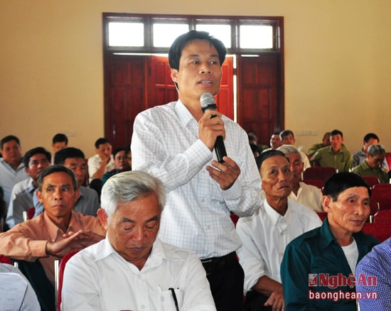 Cử tri Võ Văn Minh - Trạm trưởng Trạm y tế xã kiến nghị cần đầu tư cơ sở vật chất cho y tế cơ sở đáp ứng nhu cầu chăm sóc sức khỏe nhân dân