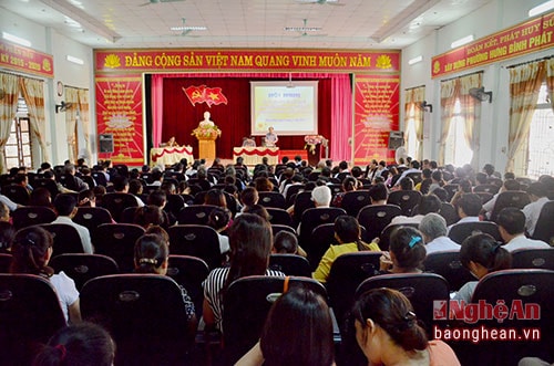 Toàn cảnh hội nghị tiếp xúc cử tri tại phường Hưng Bình, TP Vinh.