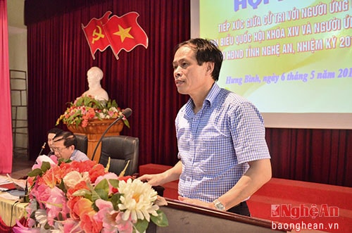 Ông Nguyễn Đình Hòa - Ủy viên BCH Đảng bộ tỉnh, Cục trưởng Cục thuế Nghệ An, ứng cử viên HĐND tỉnh nhiệm kỳ 2016 -2021 trình bày chương trình hành động.