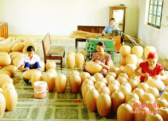 Làng nghề mây tre đan ở xã Quỳnh Diễn  (Quỳnh Lưu). Ảnh: Cảnh Yên