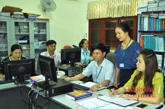 Lãnh đạo Cục Thống kê Nghệ An kiểm tra số liệu thông tin Thống kê tại Phòng Thống kê Công nghiệp - xây dựng