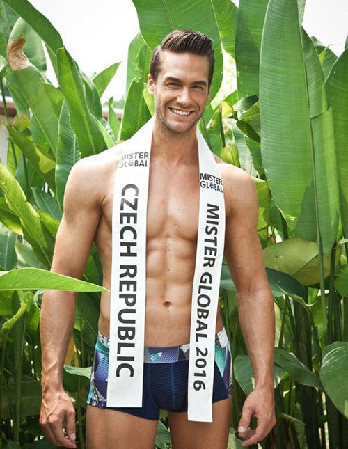 Mister Global 2016 tại buổi ghi hình khi cuộc thi được tổ chức tại Thái Lan.