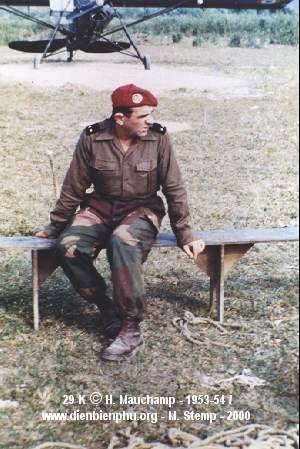 Tướng Gilles, một sĩ quan cao cấp của Pháp tại cứ điểm Điện Biên Phủ.