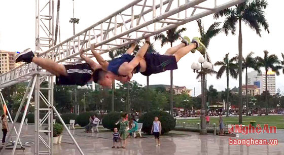 Practicing at Ho Chi Minh square with “bars” from light scaffolding system.