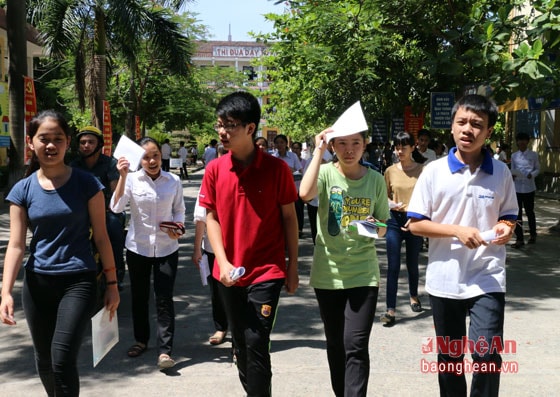 Thí sinh tham gia Kỳ thi vào lớp 10 năm học 2015 - 2016.