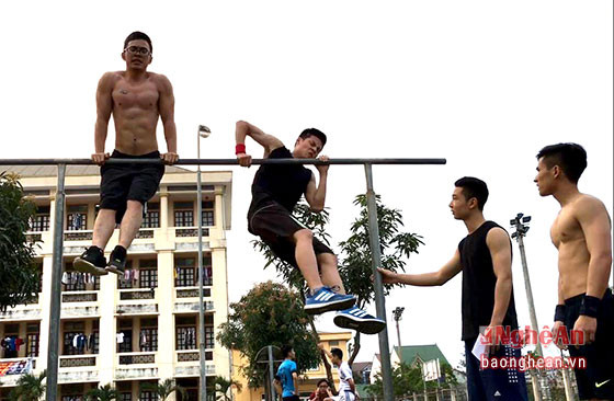 Street workout not only helps trainers to get fit but also to gain flexibility and patience.