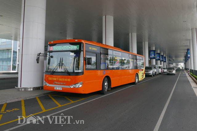 Xe bus chất lượng cao mang số hiệu 86 và được sơn màu cam có biểu tượng cánh chim hòa bình theo đặc trưng cho xe buýt thủ đô Hà Nội. Với sức chứa 80 hành khách, xe buýt chất lượng cao đưa khách tới sân bay Nội Bài (Hà Nội) và ngược lại chạy gần 100 chuyến mỗi ngày.