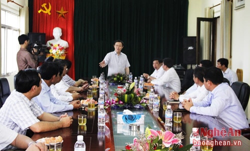 The overview of the meeting between DPM and provincial leaders of Nghe An and representatives of The Vissai Group.